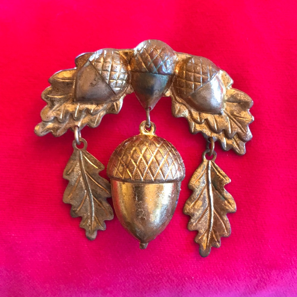 Vintage Acorn with leaves brooch